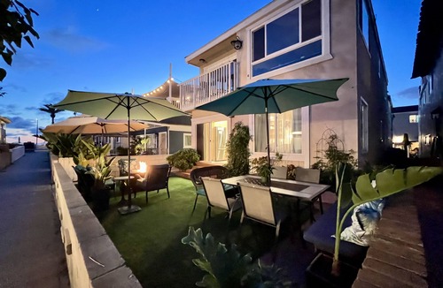 South Mission Beach House | 70 steps to surf! A+ location! A+ Patio! A+ parking!