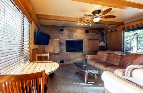 Shaver Lake Cottage | 74 m² Cabin ∙ 1 bedroom ∙ 2 guests