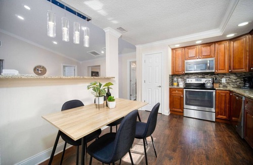 Sunbeam House | ~8-Ball Abode Sleeps 8 Pool Basin & Pool Table~