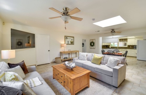 Roosevelt House | 8 Mi to Dtwn: Spacious Home w/Fire Pit in Fresno!