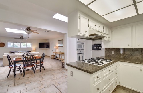 Roosevelt House | 8 Mi to Dtwn: Spacious Home w/Fire Pit in Fresno!