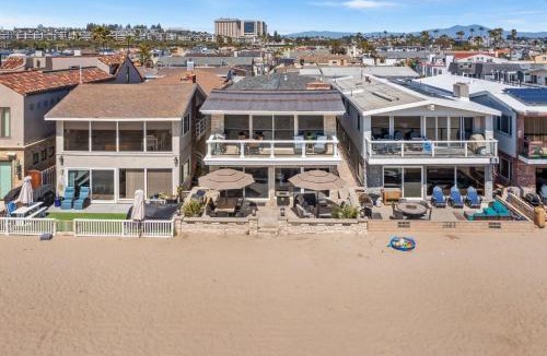 West Newport House | 8BR Beach Duplex with Ocean Views, Patio & Pool Table