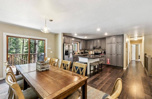 Tahoe Paradise Cabin | 9 Beds, Hot Tub, Dog Friendly, Fenced Yard, Game Room with Pool Table, Near Heavenly