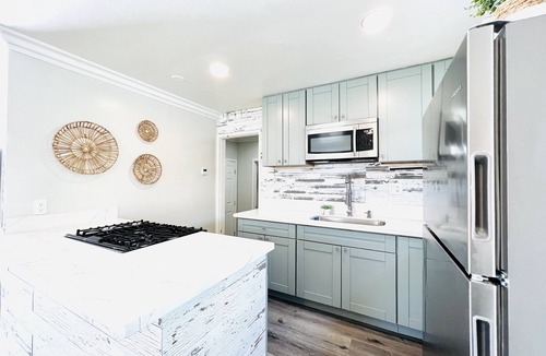 Crown Point Cottage | 923-Sandbox- Beach Cottage With Parking!
