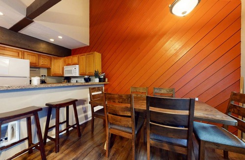 Majestic Pines Condo | 97 m² Condo ∙ 1 bedroom ∙ 6 guests