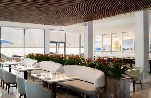 Fox Hills Hotel | 97 m² Hotel ∙ 2 bedrooms ∙ 127 guests