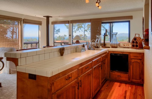 Lodge Hill House | A Beautiful Tree Top Panorama