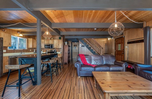 Arnold Cabin | A Cruz in the Woods- Blue Lake Springs