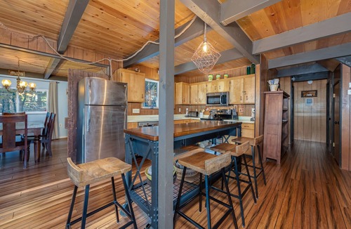 Arnold Cabin | A Cruz in the Woods- Blue Lake Springs