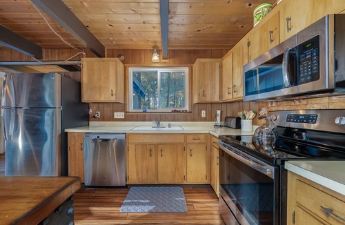 Arnold Cabin | A Cruz in the Woods- Blue Lake Springs