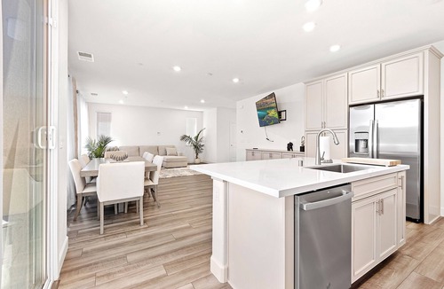Folsom House | A Home Away From Home! 3 Bedroom, 2.5 Bathrooms New Home! New Furniture!