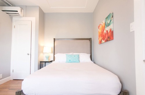 East Village Apartment | Adorable Corner 1-Bedroom near Convention Center