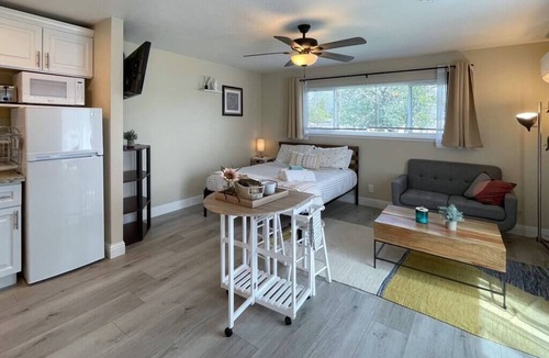 Arden-Arcade House | Adorable Private Guesthouse/Studio free parking