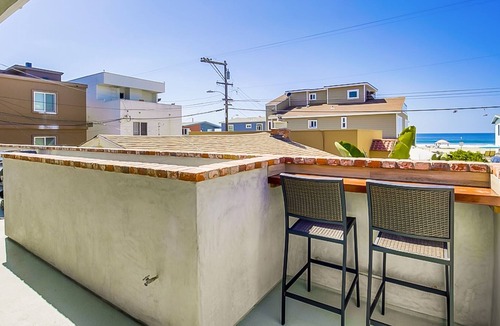 Mission Beach Apartment | Affordable condo near the beach w/gas grill, deck, ocean views