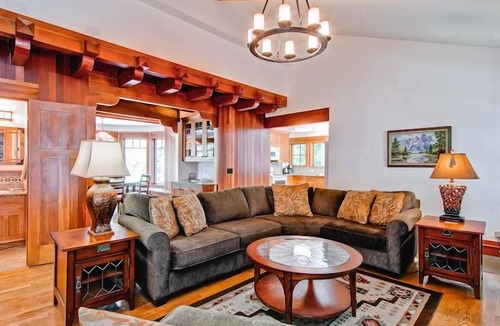 Yosemite National Park House | Ahwahnichi Lodge