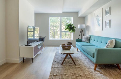 Westlake Apartment | Airy 1BR in Koreatown with Rooftop Park + Pets OK