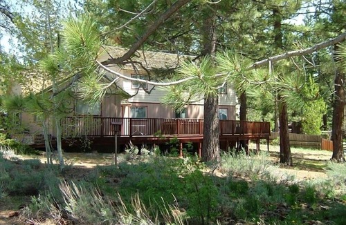 Al Tahoe House | Al Tahoe's Best - Hot Tub, Pool Table, Vintage Arcade Games