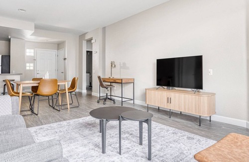 Emeryville Apartment | Amazing Emeryville 2BR w/ Gym, W/D & Pool, walk to Safeway, by Blueground
