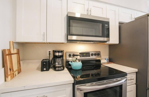 Ocean Beach House | Amazing Location,Pool,Walk to Beach & Restaurants!