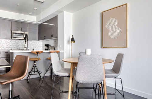 North Pine Apartment | Amazing Long Beach 1BR w/Pool & Gym, walk to Ocean Blvd, by Blueground