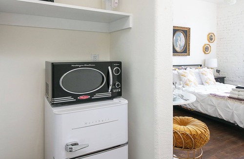 Westlake Apartment | Amazing studio with AC in vibrant Los Angeles