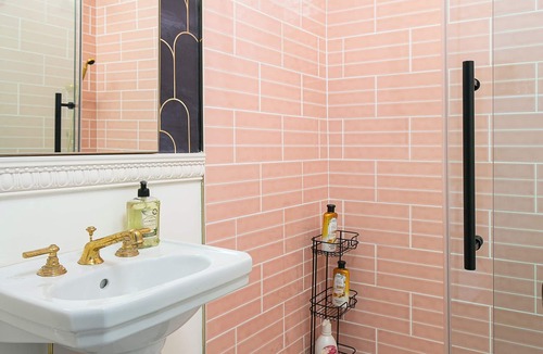 Westlake Apartment | Amazing studio with AC in vibrant Los Angeles