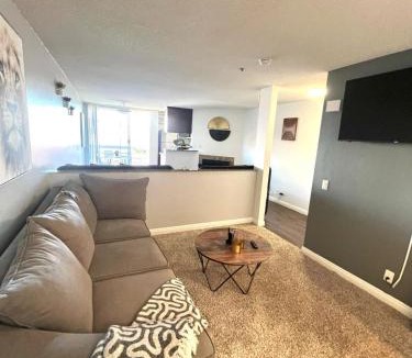 Hollywood Apartment | Amazing Universal Studios Loft FREE parking