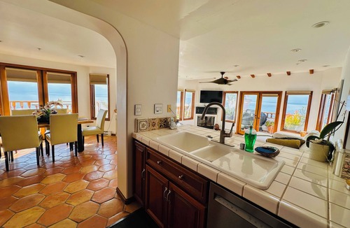Avalon Villa | Amazing Views - Hamilton Cove Beachfront Villa with large wrap around balcony