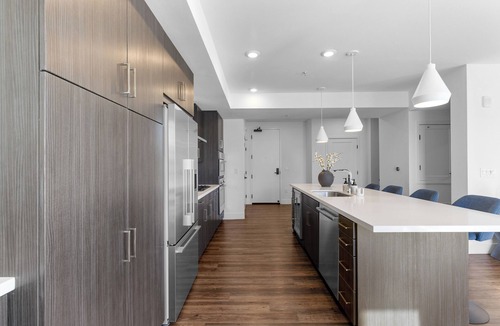Marina Peninsula Bed & Breakfast | Amethyst Sky' Stunning Luxurious Two-Story Marina Escape Top-Floor Retreat Pool