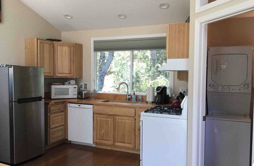 Santa Rosa House | ~AMITABHA~ Wine Country Cottage! Perfectly Located in Santa Rosa