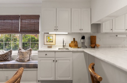 East Beach House | AmoroSEA, in the heart of East Beach with Pool, sleeps 13