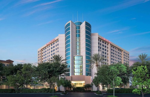 Garden Grove House | Anaheim Escape Near Disneyland, Knott’s & Anaheim GardenWalk - Pets are Allowed!