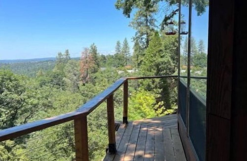 Placerville House | Apple Hill’s Mountain House Retreat