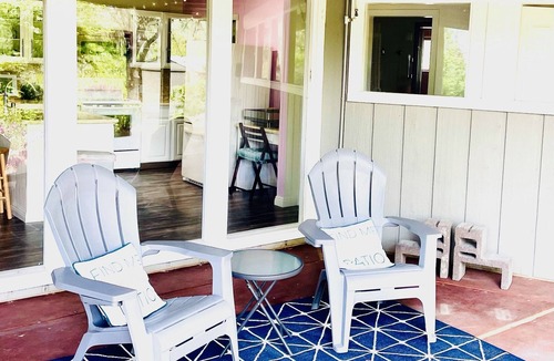 Sunset House | Arboretum 1BR Retreat - Walk to River Trail