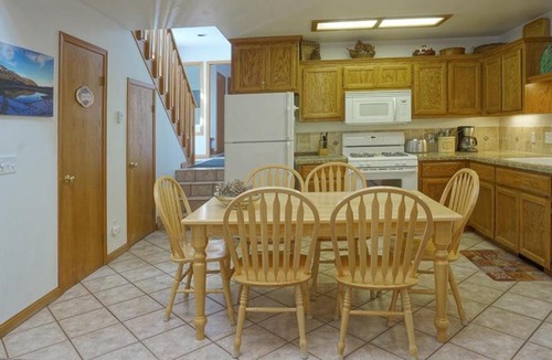 June Lake Apartment | Aspen Meadows 11