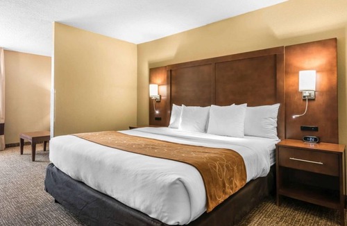 Southside Hotel | Awesome Find! 1 Chic Unit, Pool, Breakfast, Parking, Close to Attractions.