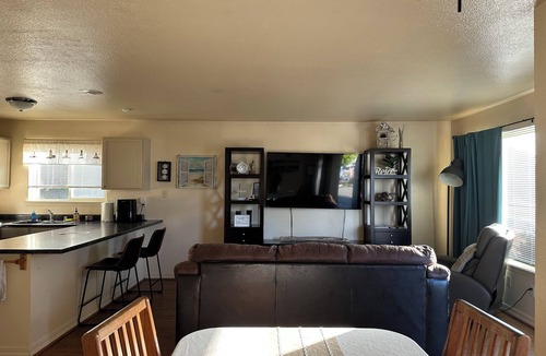 Crescent City House | B Dock Walk-Cozy 3 bed/2 bath and close to beaches