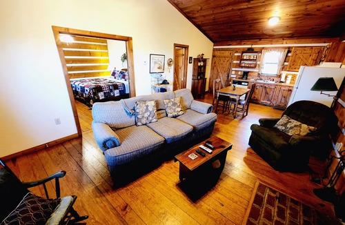 Sevierville Cabin | B's Nest a Private & Clean w Mtn Views & Hot Tubs!