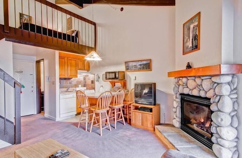 Yosemite West Condo | (B211) Loft Condominiums