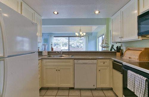 Avalon Condo | B44: 2 Bedroom, 2 Bath Townhome Condo, Balcony with Views, Pool