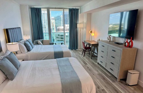 Coconut Grove Condo | Balcony Ocean Views | Pool, Gym, Wi-Fi & Parking
