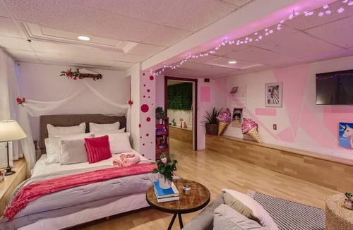 Midtown Sacramento Apartment | Barbie's Dream Apt in the City