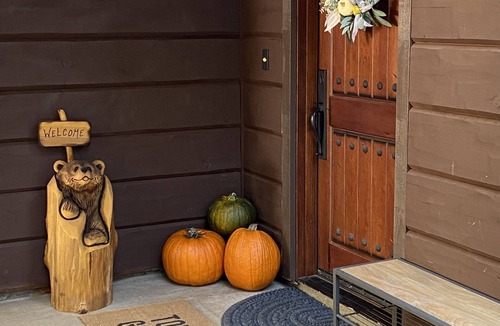 Shingletown House | Base of Lassen National Park Secluded 1 BR + LOFT, 2 BATH HOME. sleeps up to 7