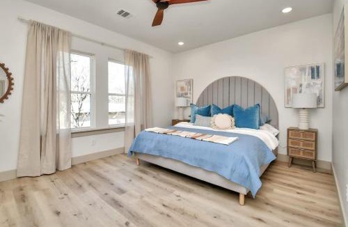 San Leon House | Bay Breeze Bungalow - Game Room & Pet Friendly
