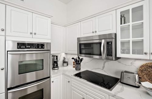 Mission Beach Condo | Bay Front Luxury Penthouse w/elev. & AC! Enjoy multiple outside patios & views!
