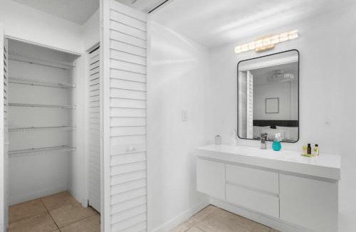 Bay Harbor Islands Apartment | Bay Harbor Sunset Apt 4A