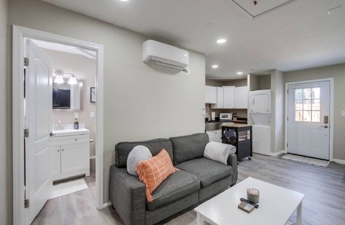 Bay Park House | BAY PARK - NEW/SUPER CLEAN/MODERN AND COOL 2 BEDROOM DETACHED FURNISHED HOME