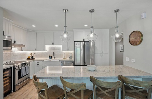 Crown Point Condo | Bayfront Paradise - Flexible 30 Day Plus with Amazing Bay View and Pool!