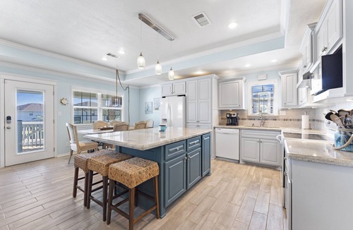 Port Bolivar House | Beach Access, Lux, 6-Person Hot Tub, Pets, Decks, Screened Patio & Games