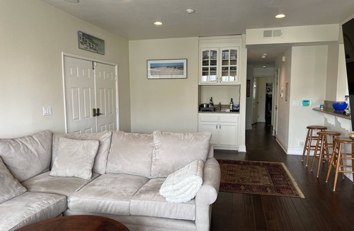 Hermosa Beach Condo | Beach Condominium- 3 blocks to beach